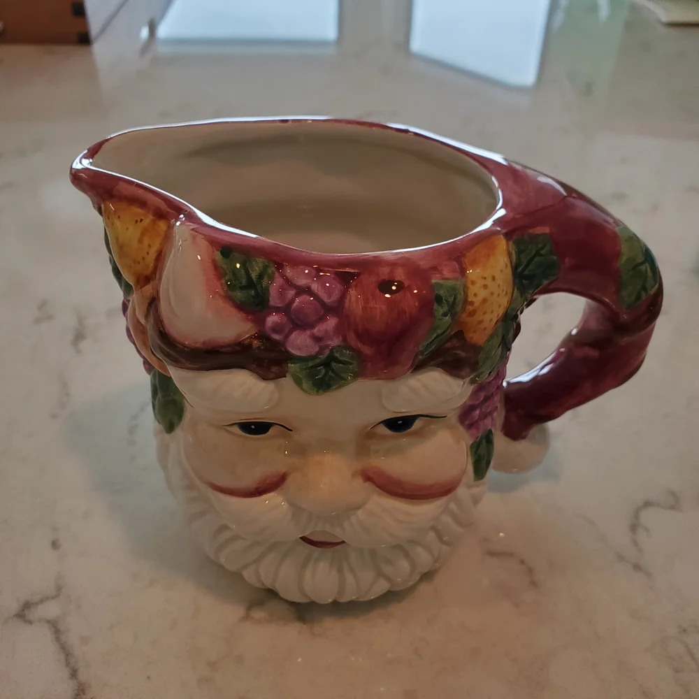 Wang's International Santa Claus Creamer & Sugar Set w/lid. Vintage